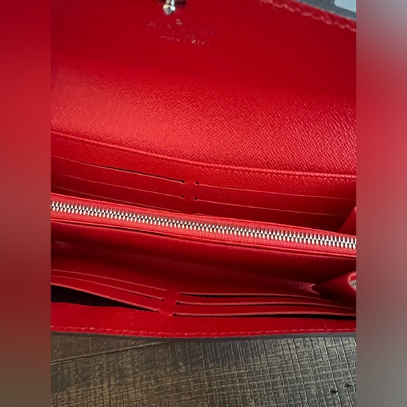 Louis Vuitton Sarah Epi Wallet (with COA) - Picture 9 of 14